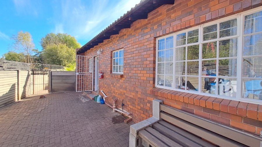 2 Bedroom Property for Sale in Langenhovenpark Free State